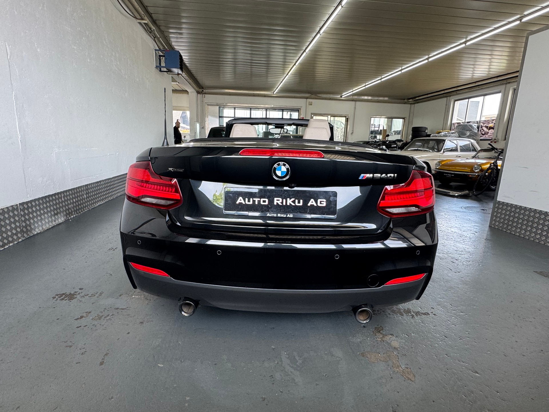 BMW M240i xDrive Steptronic-image-17
