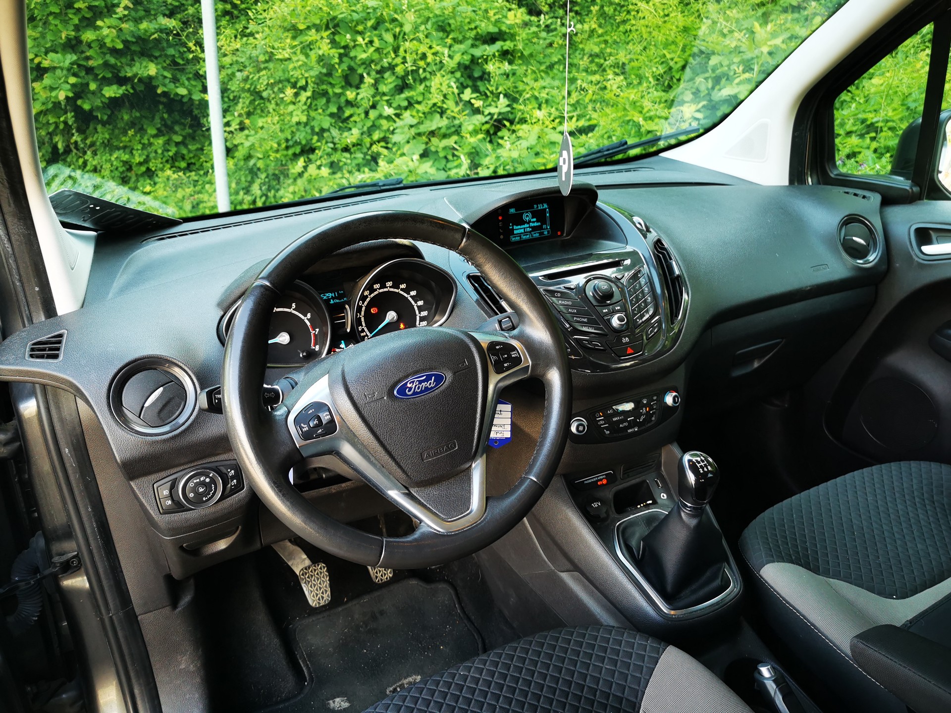 FORD Tourneo Courier 1.0 SCTi Titanium-image-5