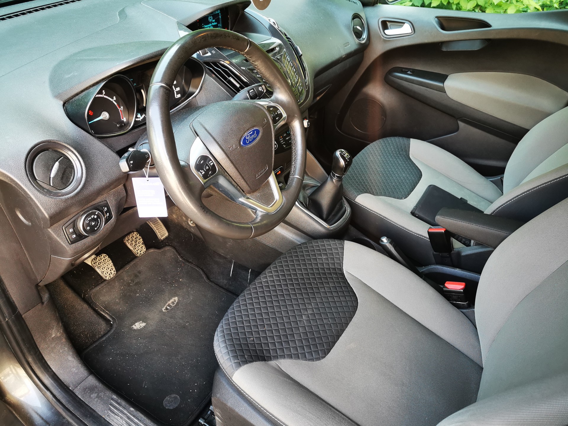 FORD Tourneo Courier 1.0 SCTi Titanium-image-7