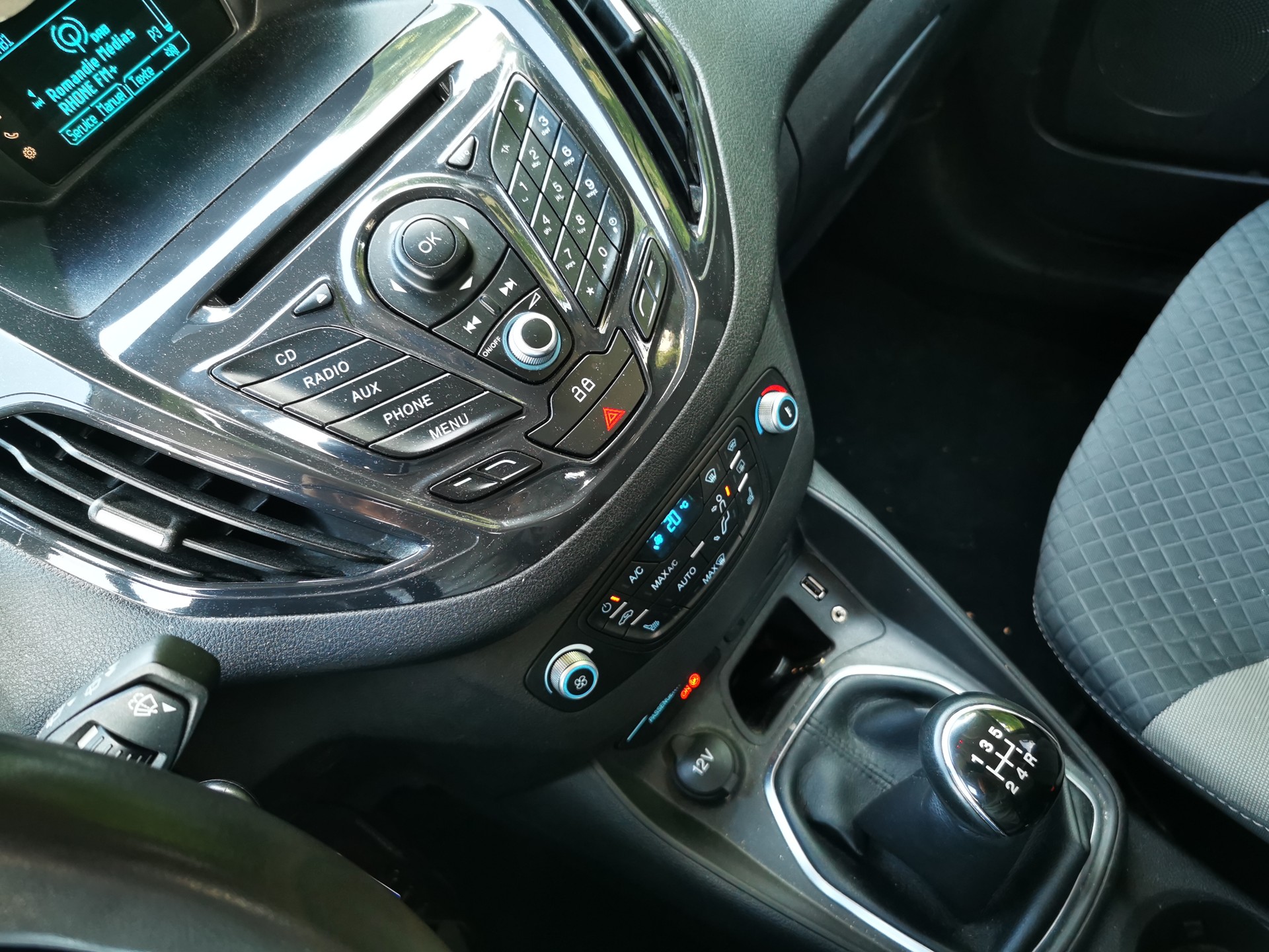 FORD Tourneo Courier 1.0 SCTi Titanium-image-9