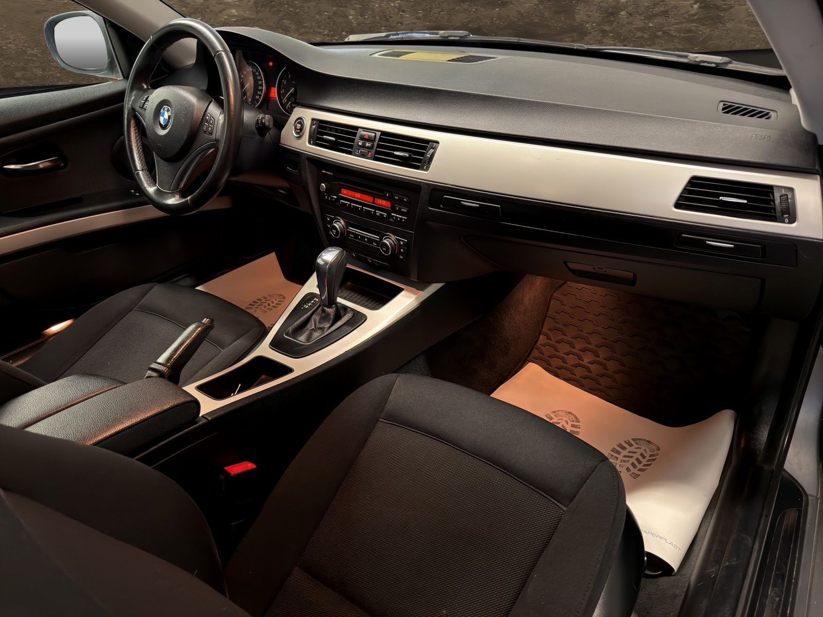 BMW 325i xDrive Coupé Steptronic-image-12