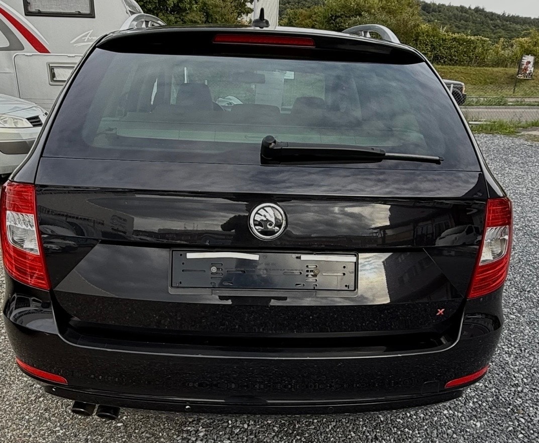 SKODA Superb Combi 2.0 TDi Laurin & Klement 4x4 DSG-image-4