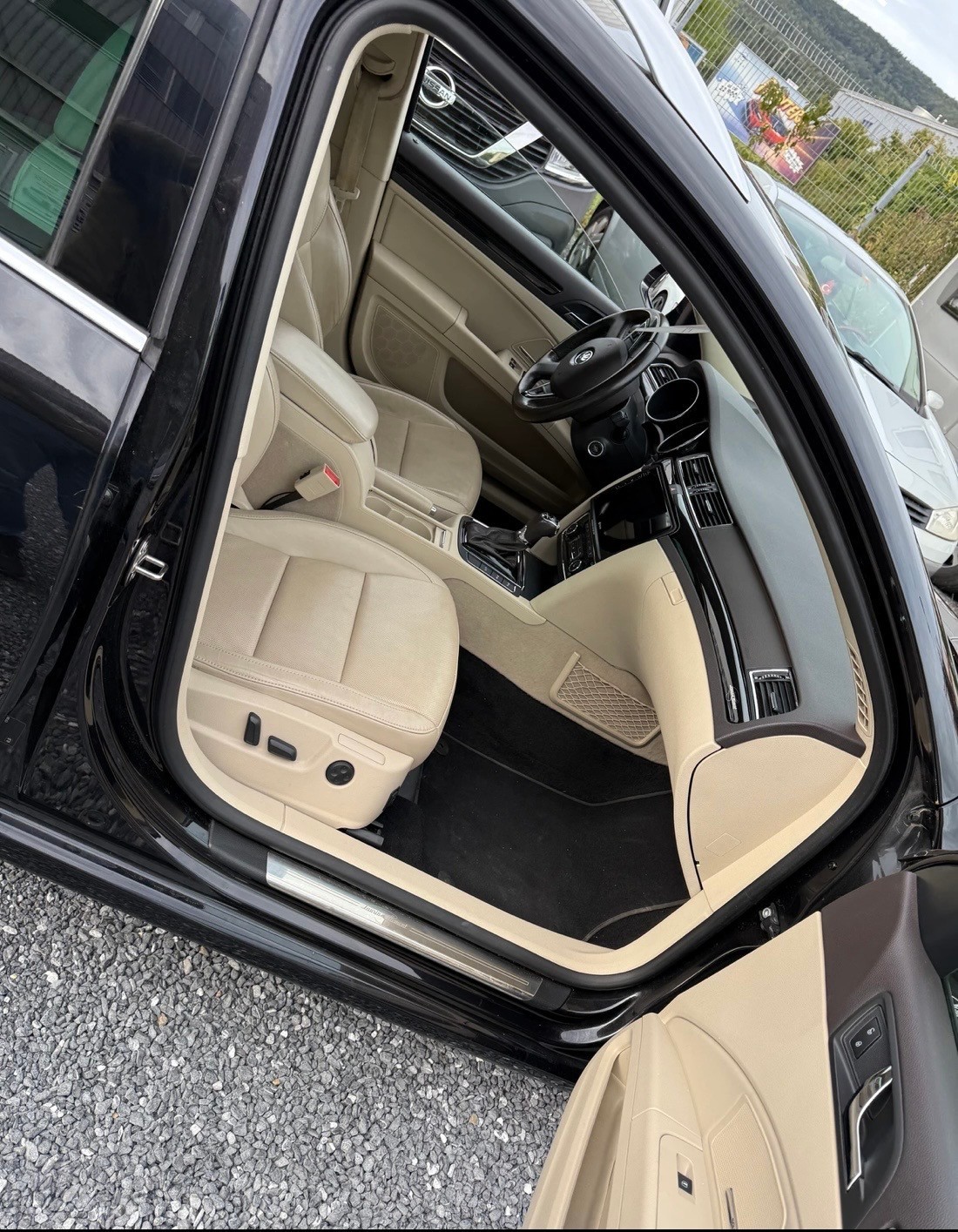 SKODA Superb Combi 2.0 TDi Laurin & Klement 4x4 DSG-image-8