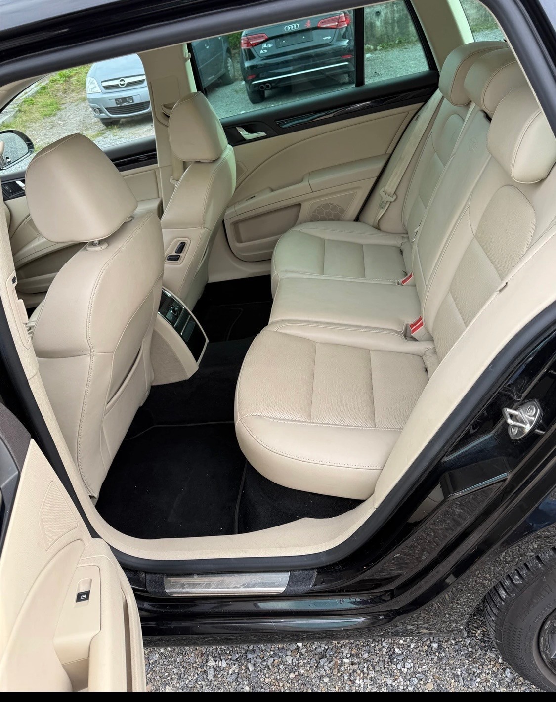 SKODA Superb Combi 2.0 TDi Laurin & Klement 4x4 DSG-image-10