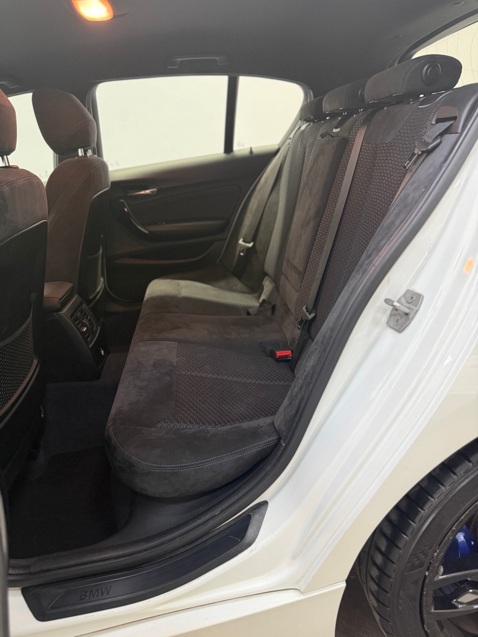 BMW M135i xDrive Steptronic-image-21