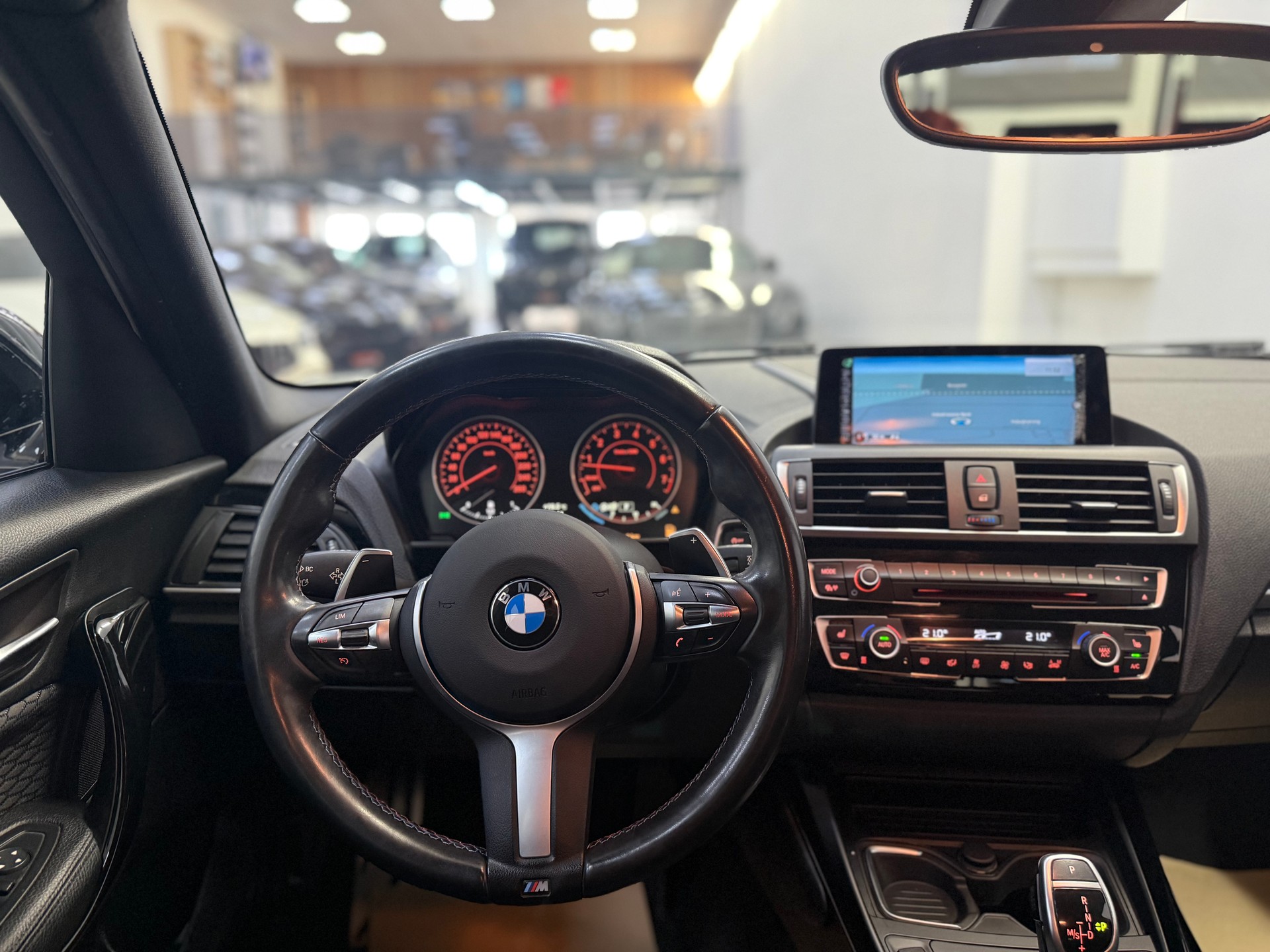 BMW M135i xDrive Steptronic-image-19