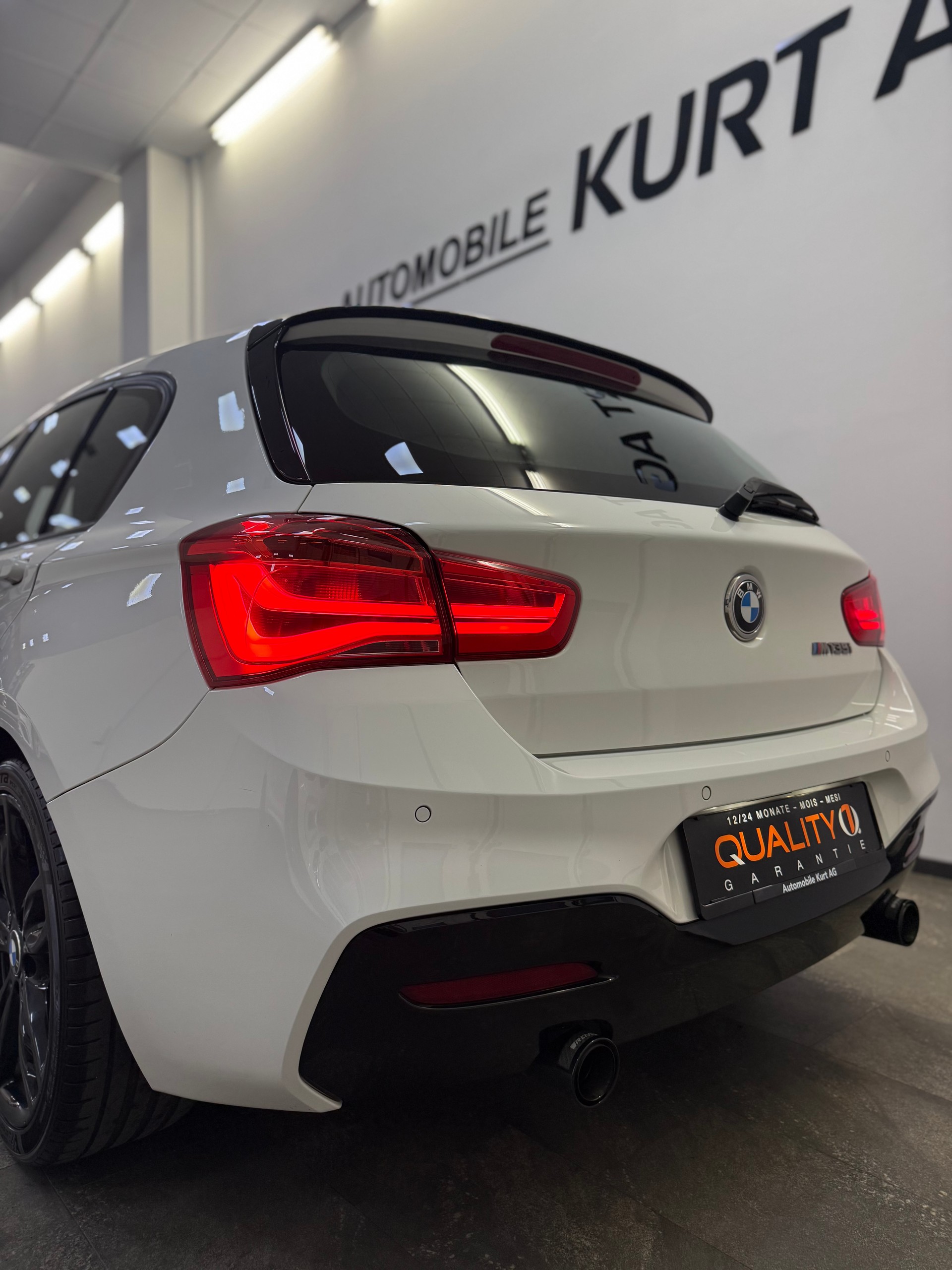 BMW M135i xDrive Steptronic-image-12