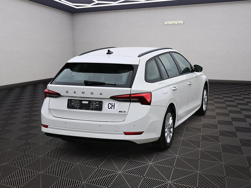 SKODA Octavia Combi 2.0 TDI DSG Ambition-image-2