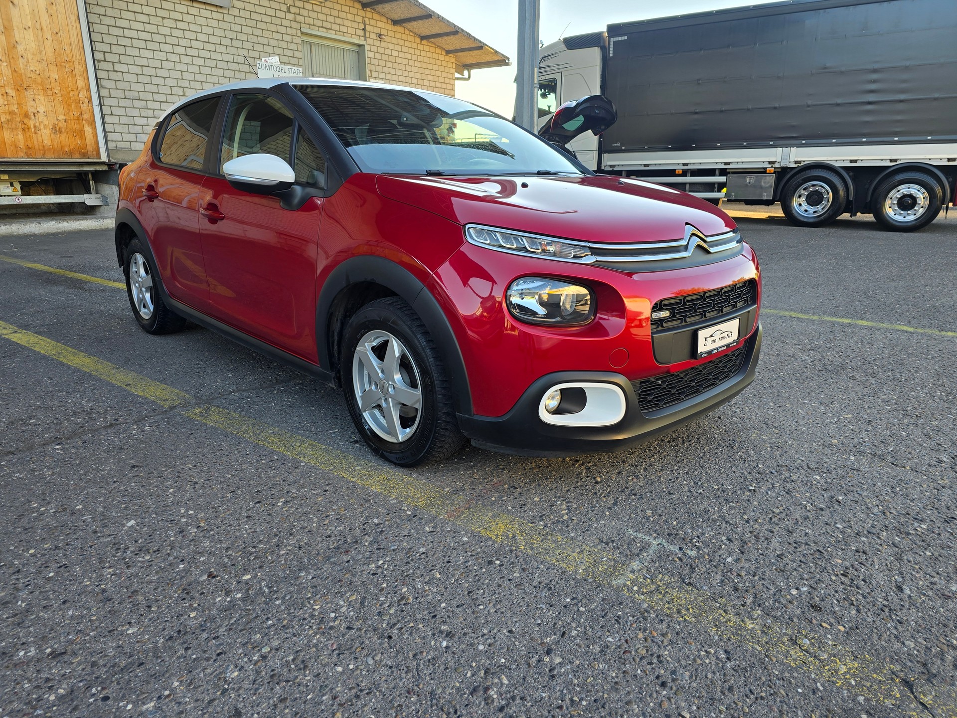 CITROEN C3 1.2i PureTech Shine-showroom-element-1