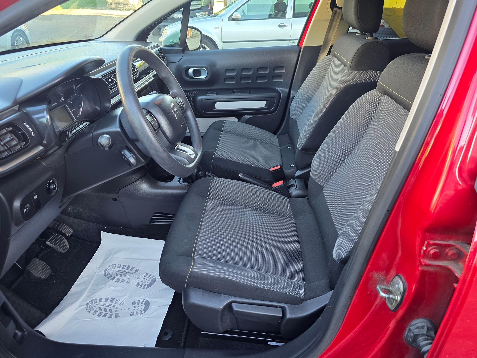CITROEN C3 1.2i PureTech Shine-image-9