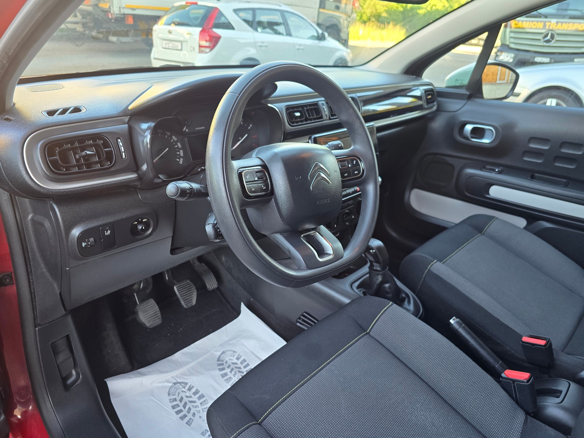 CITROEN C3 1.2i PureTech Shine-image-10