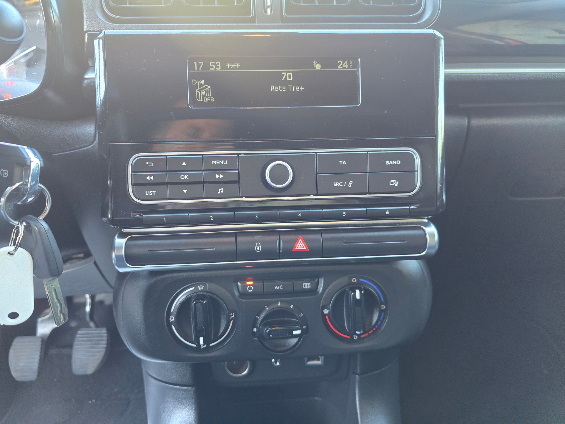 CITROEN C3 1.2i PureTech Shine-image-16