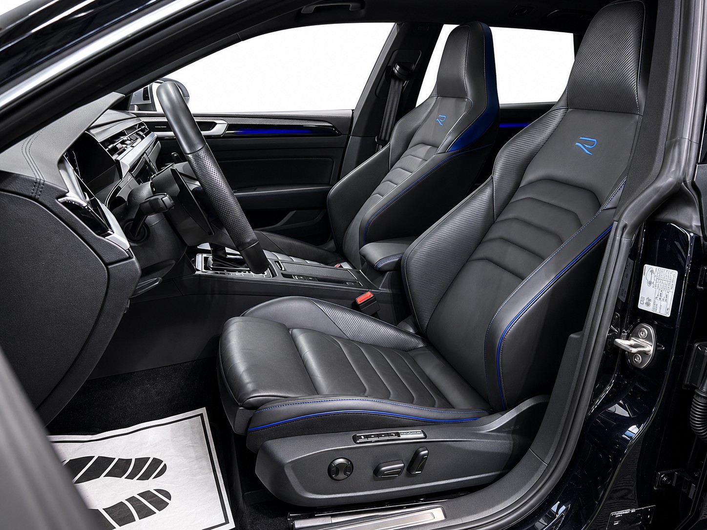 VW Arteon SB 2.0 TSI R 4Motion DSG * Panorama * AHK * Leder * Sportsitze * Harman/Kardon * Vollaustattung *-image-10