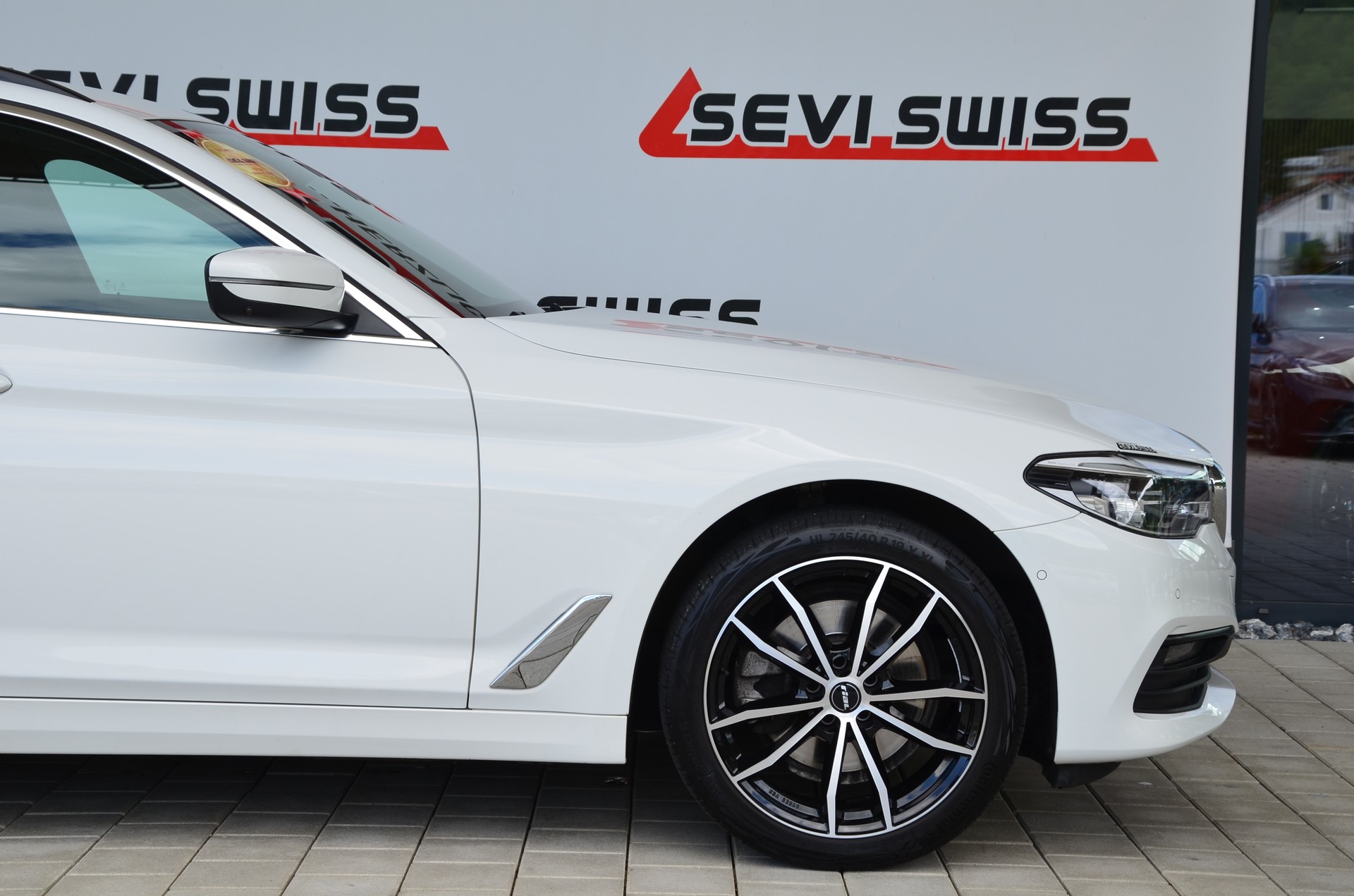 BMW 520d xDrive Touring Steptronic*Frisch ab MFK,1 Jahr oder 20'000km Garantie*-showroom-element-1