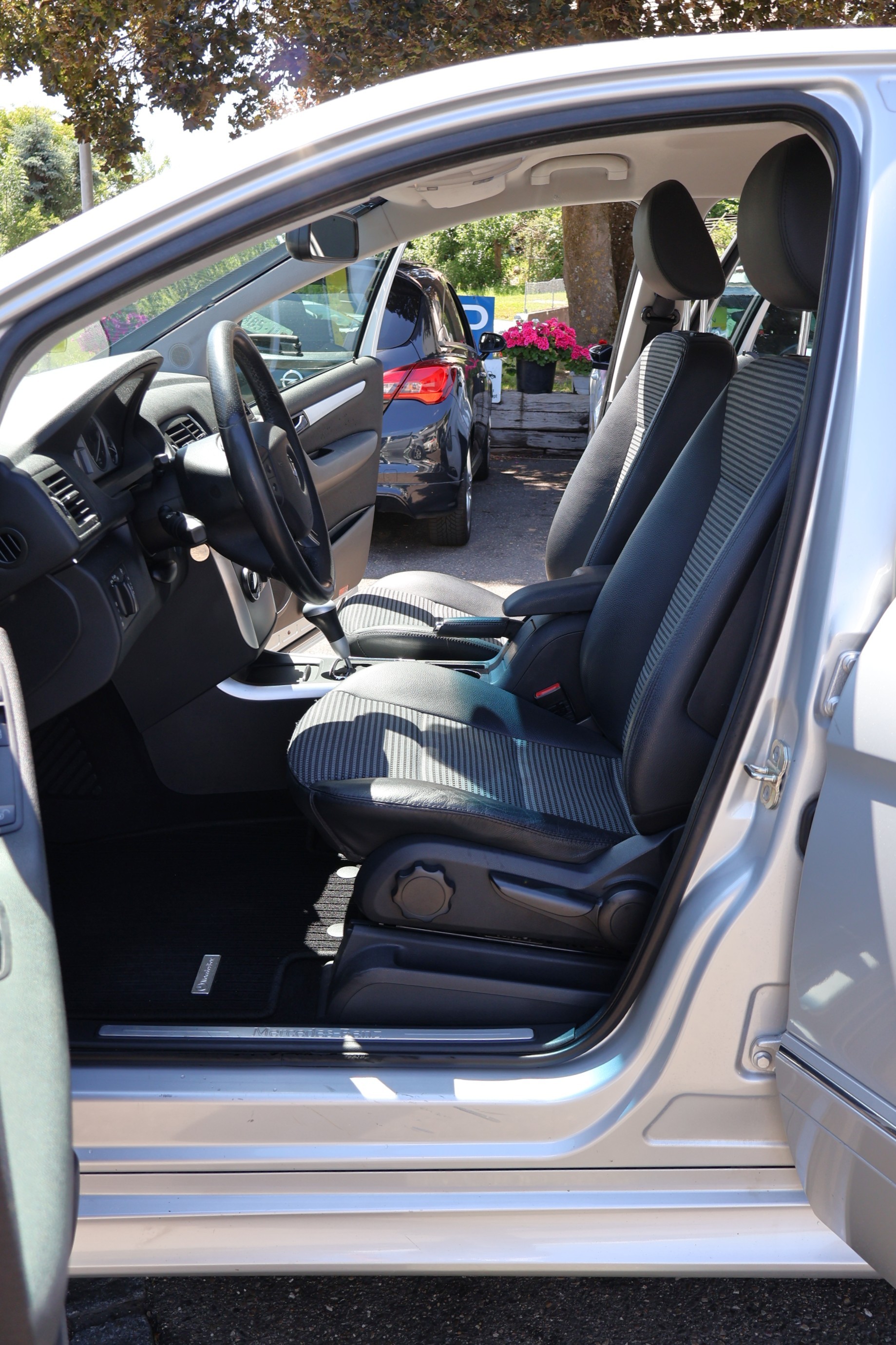 MERCEDES-BENZ B 170-image-9
