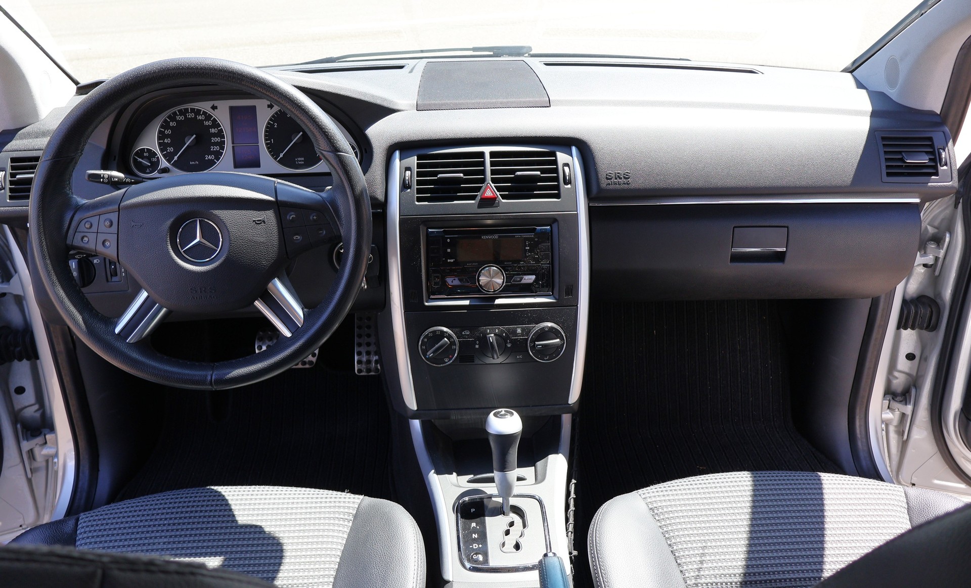 MERCEDES-BENZ B 170-image-13