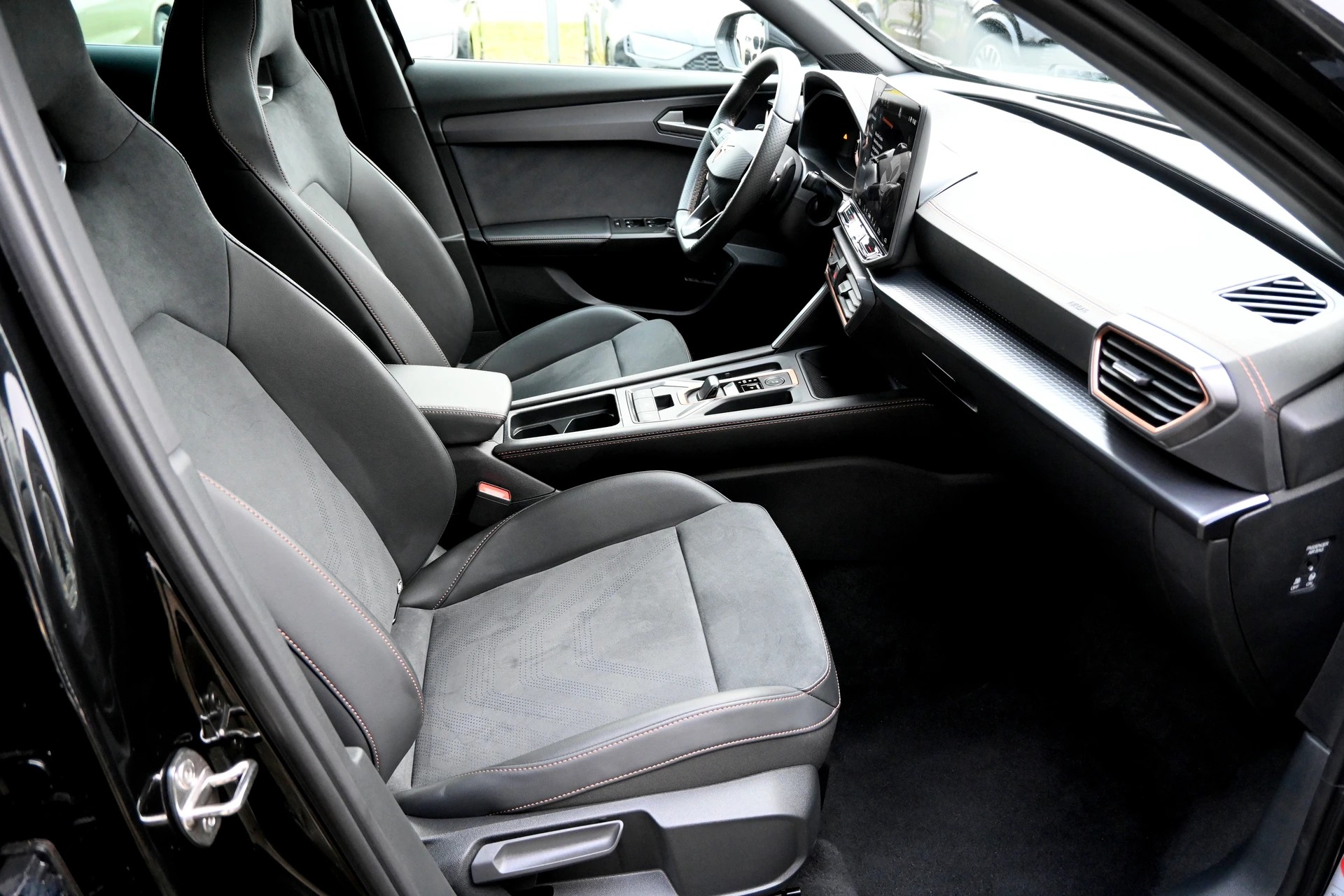 CUPRA Formentor 2.0TSI VZ 4Drive DSG 4X4 333PS-image-12