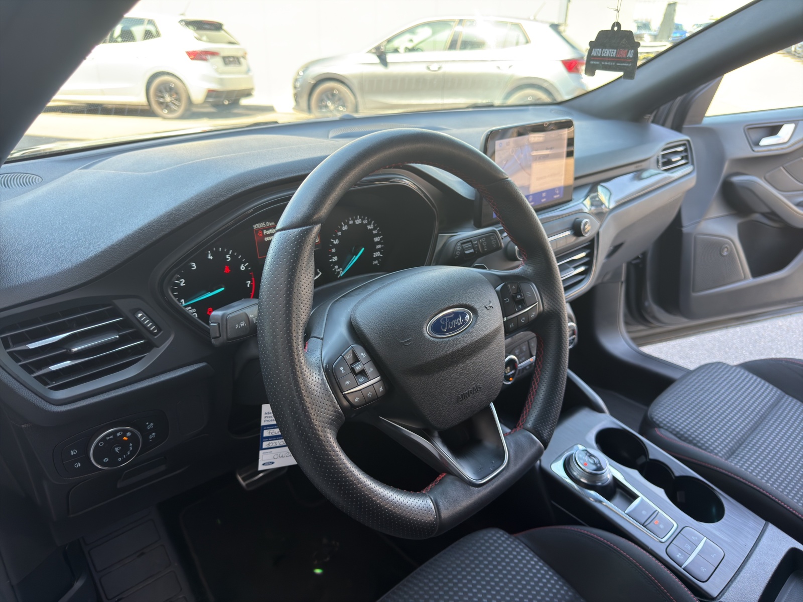 FORD Focus 1.0 SCTi ST Line Automatic-image-24