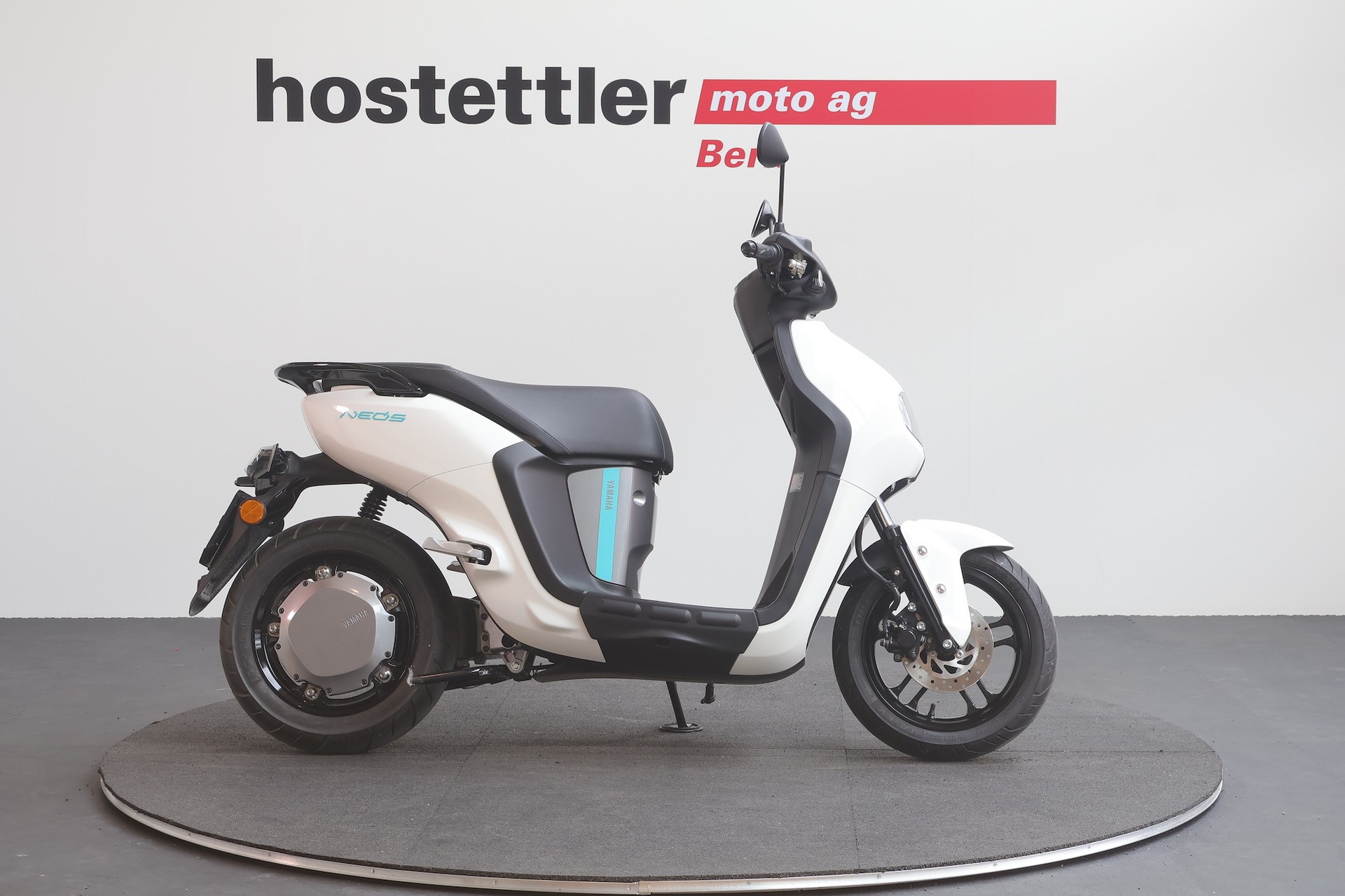 YAMAHA NEO's-showroom-element-1