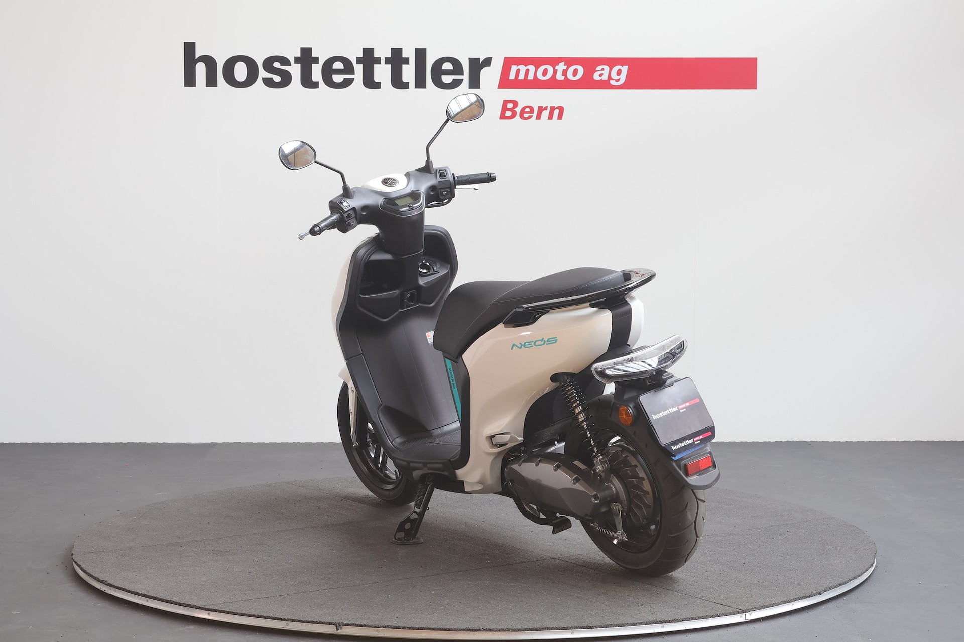 YAMAHA NEO's-showroom-element-3