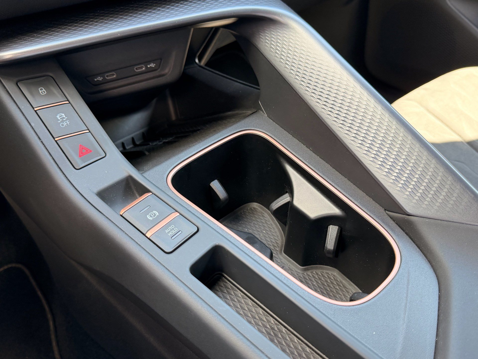 CUPRA Terramar 2.0 TSI 195 kW 4Drive VZ *** 360° KAMERA & HEAD UP ***-image-25
