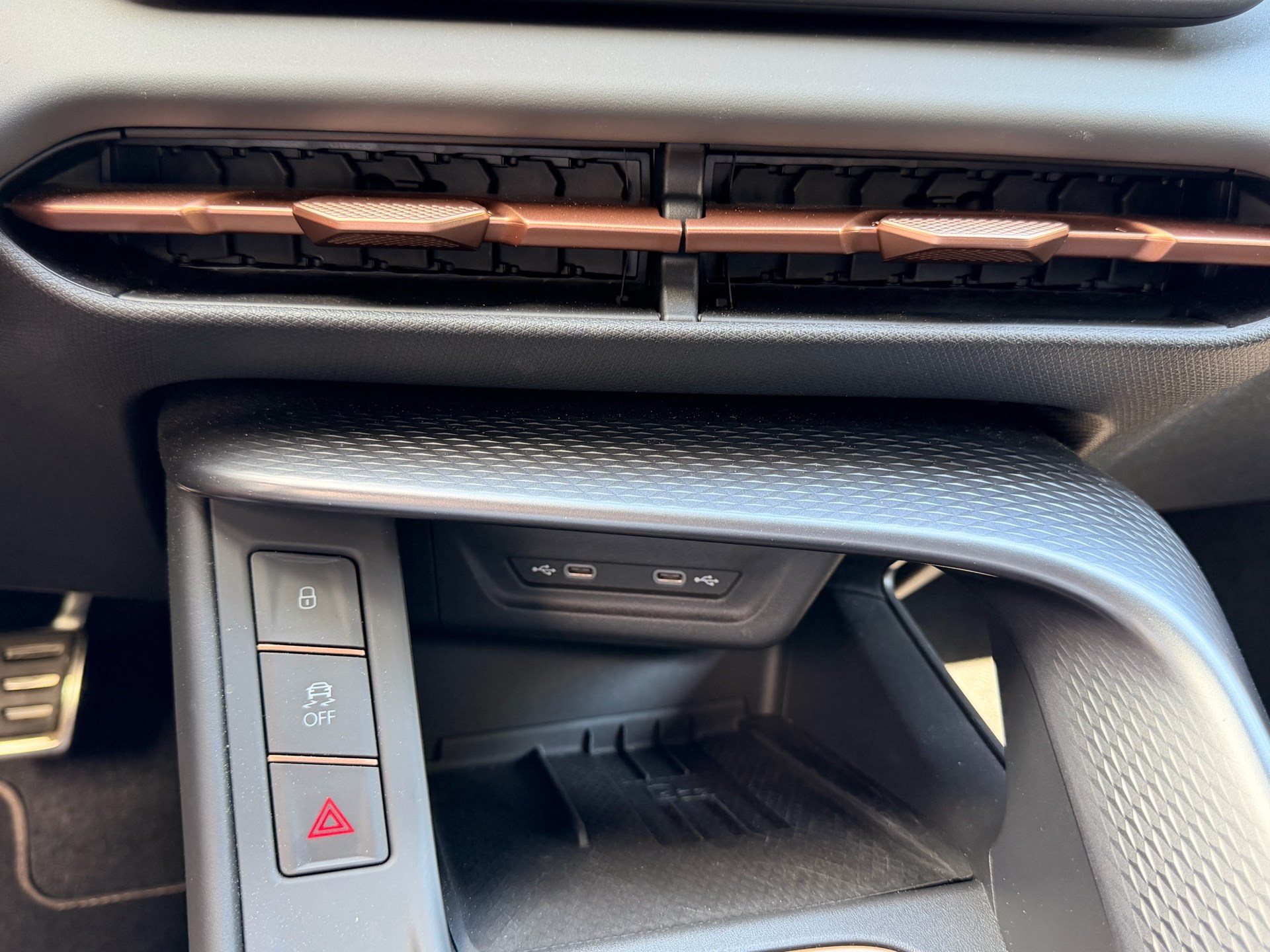CUPRA Terramar 2.0 TSI 195 kW 4Drive VZ *** 360° KAMERA & HEAD UP ***-image-24