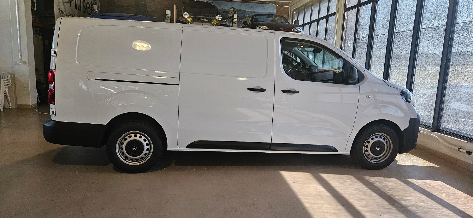 OPEL Vivaro Cargo 2.0 D s/s XL EN Aut.-showroom-element-2