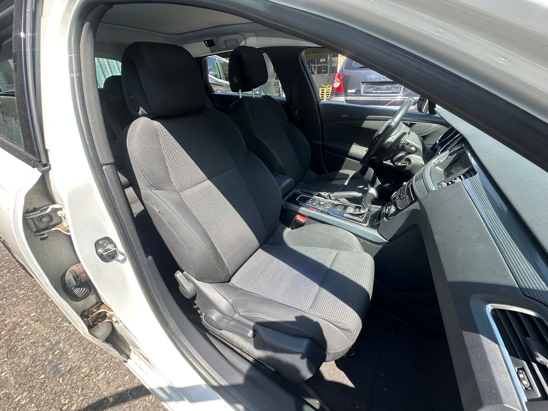 PEUGEOT 508 SW 2.0 HDI Business Automatic-image-8