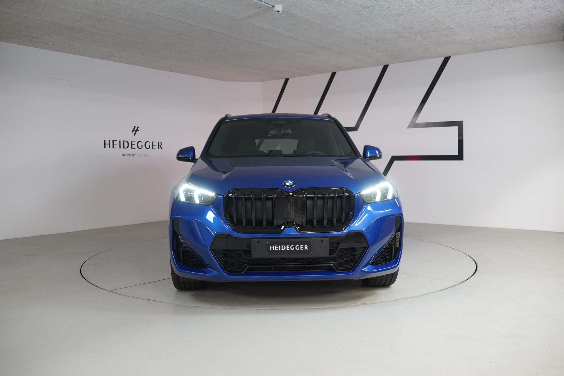 BMW X1 xDrive 23i 48V M Sport Pro-showroom-element-1
