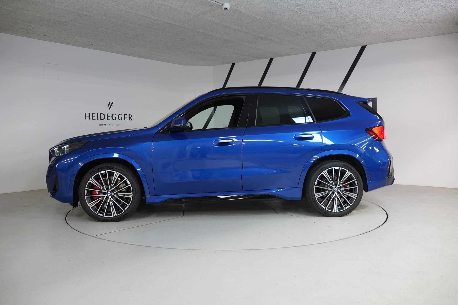 BMW X1 xDrive 23i 48V M Sport Pro-showroom-element-3