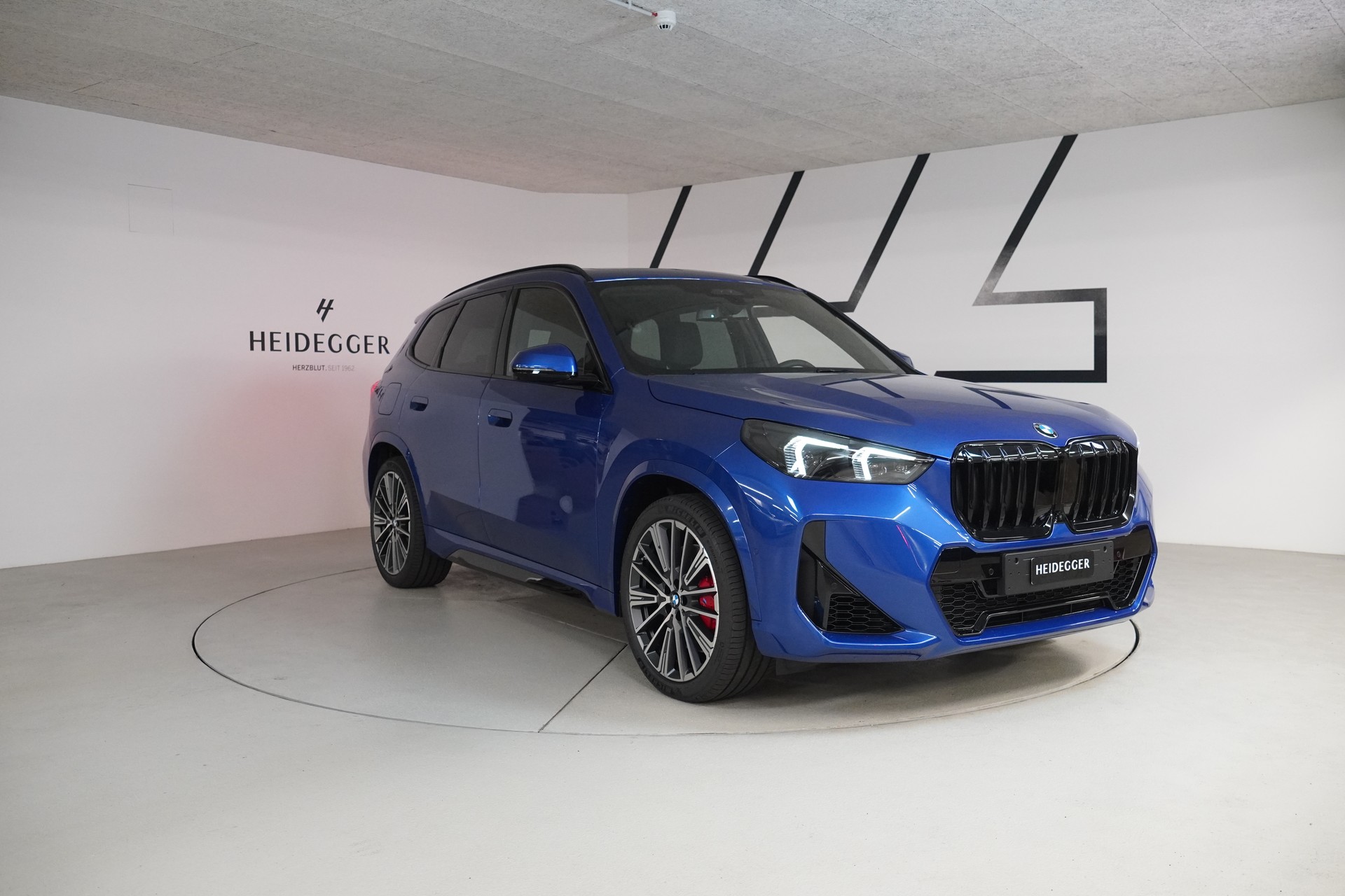 BMW X1 xDrive 23i 48V M Sport Pro-showroom-element-2