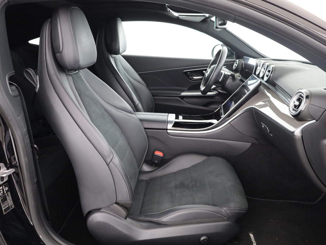 MERCEDES-BENZ CLE 200 Coupé AMG Line 4Matic 9G-Tronic-image-9