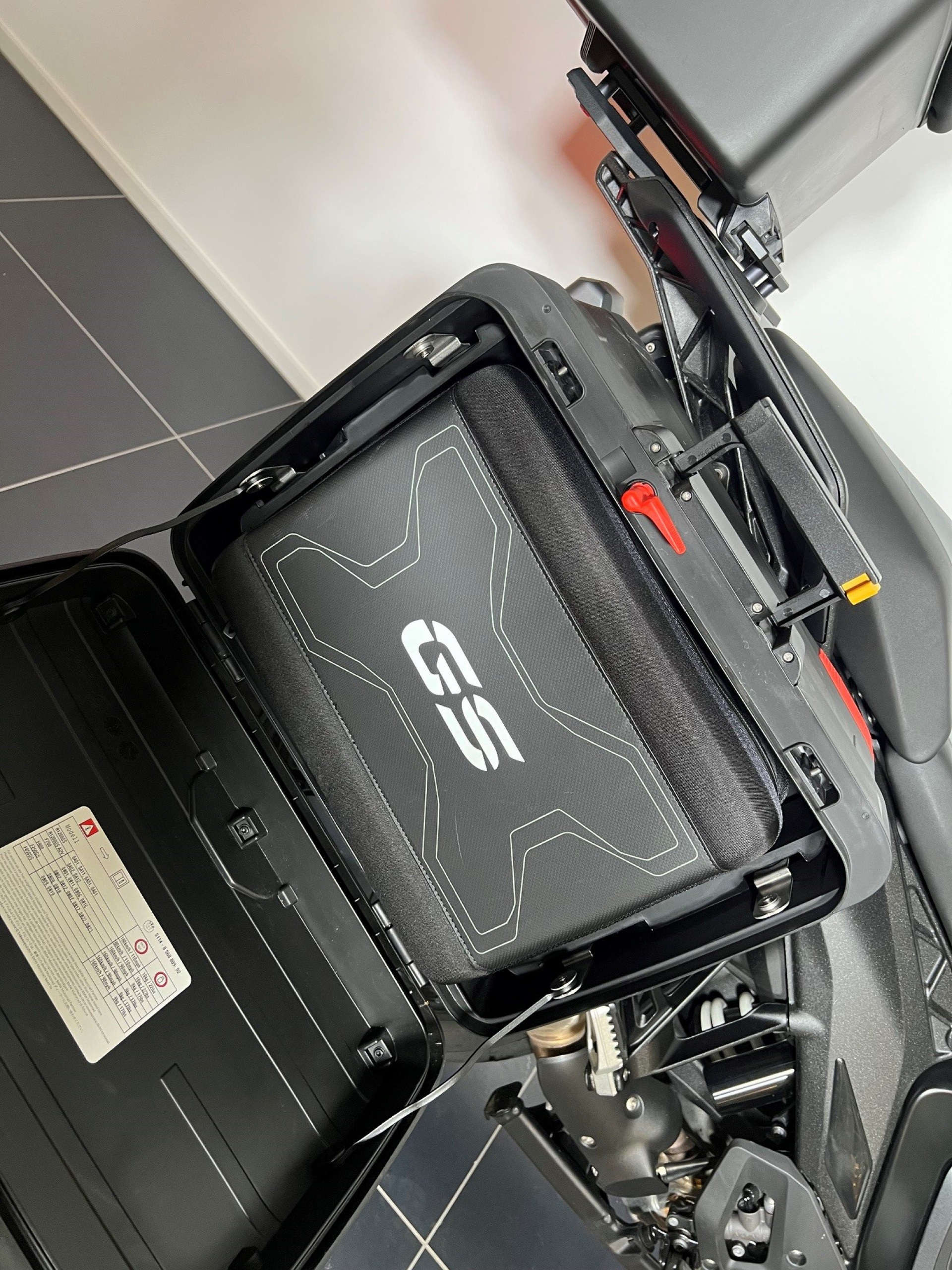 BMW R 1300 GS Triple Black Adaptive Fahrzeughöhenregelung-image-4