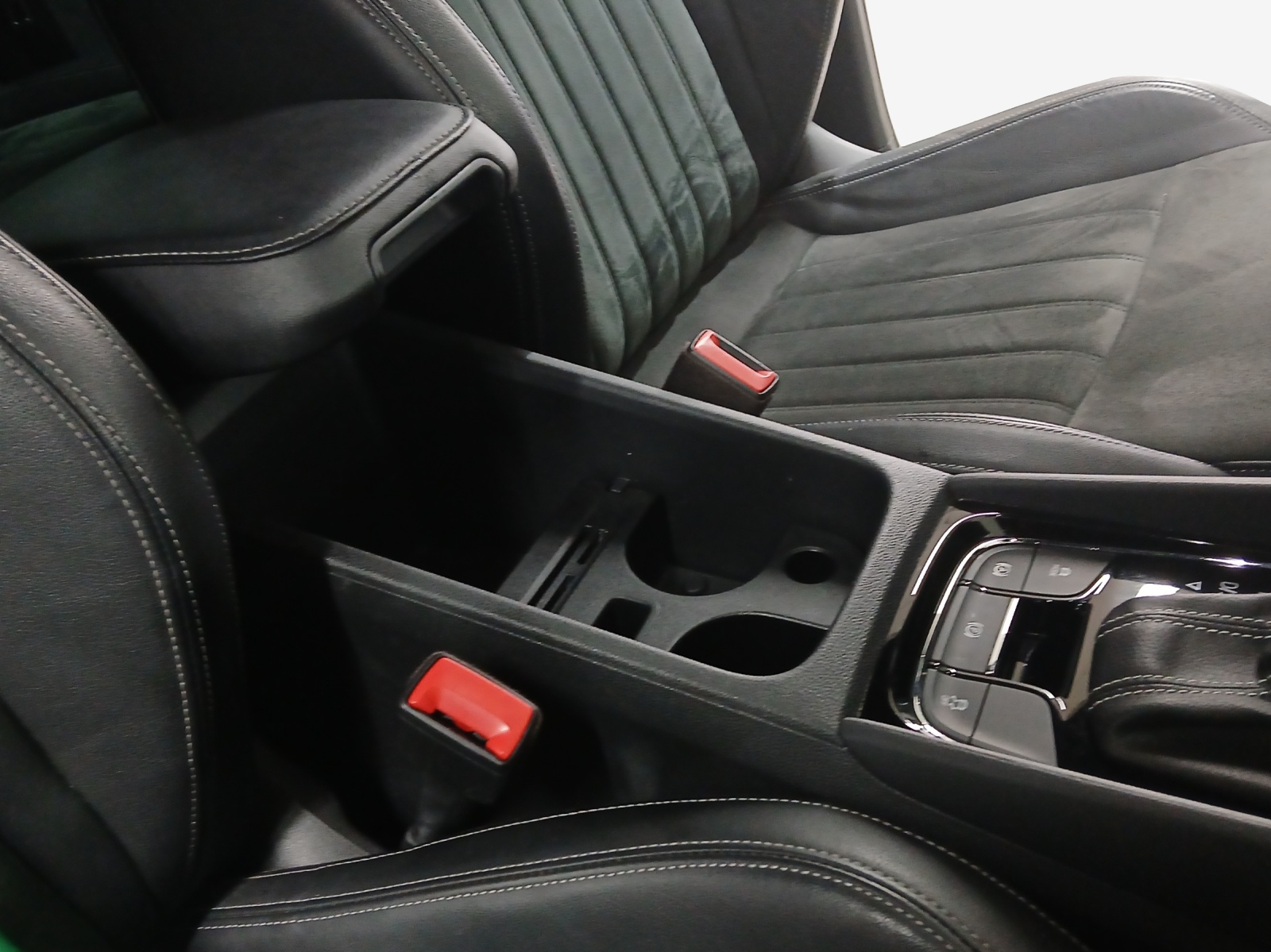 SKODA Karoq 2.0 TSI SportLine 4x4 DSG-image-15