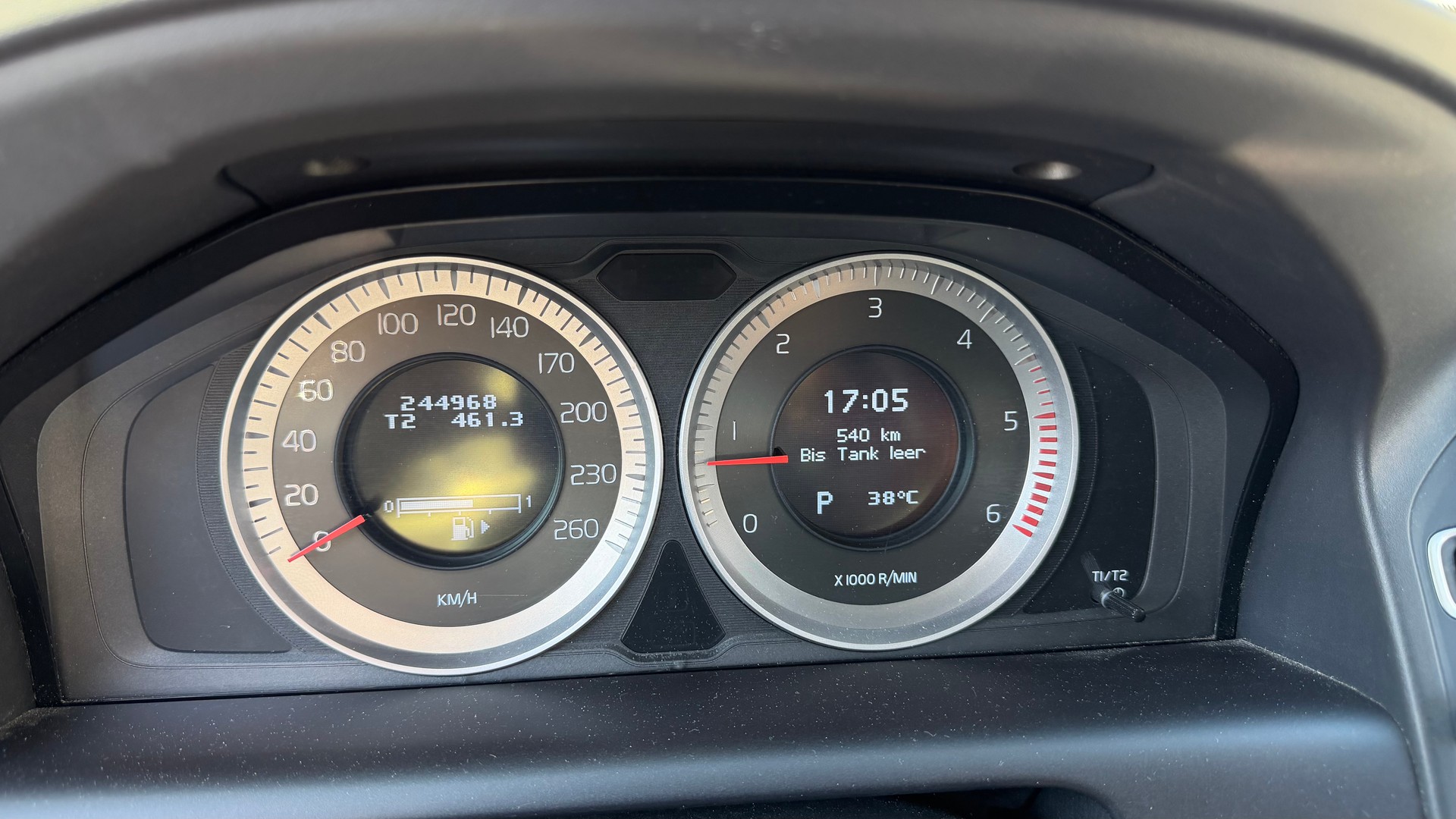 VOLVO XC60 D5 AWD OceanRace Geartronic-image-8