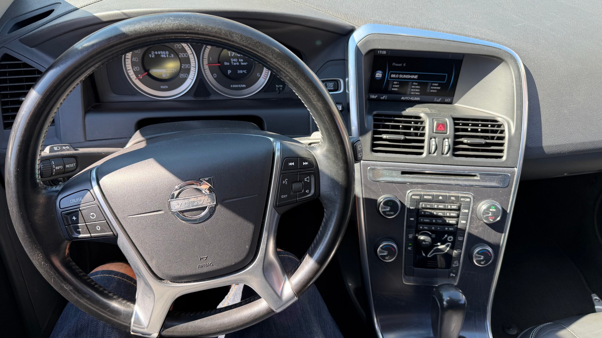 VOLVO XC60 D5 AWD OceanRace Geartronic-image-9