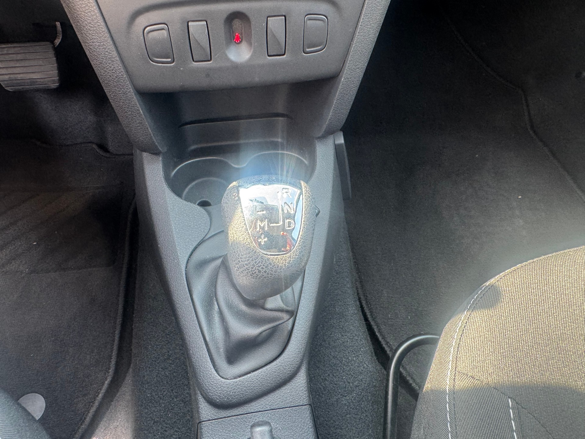DACIA Sandero TCe 90 Comfort Automatic-image-18