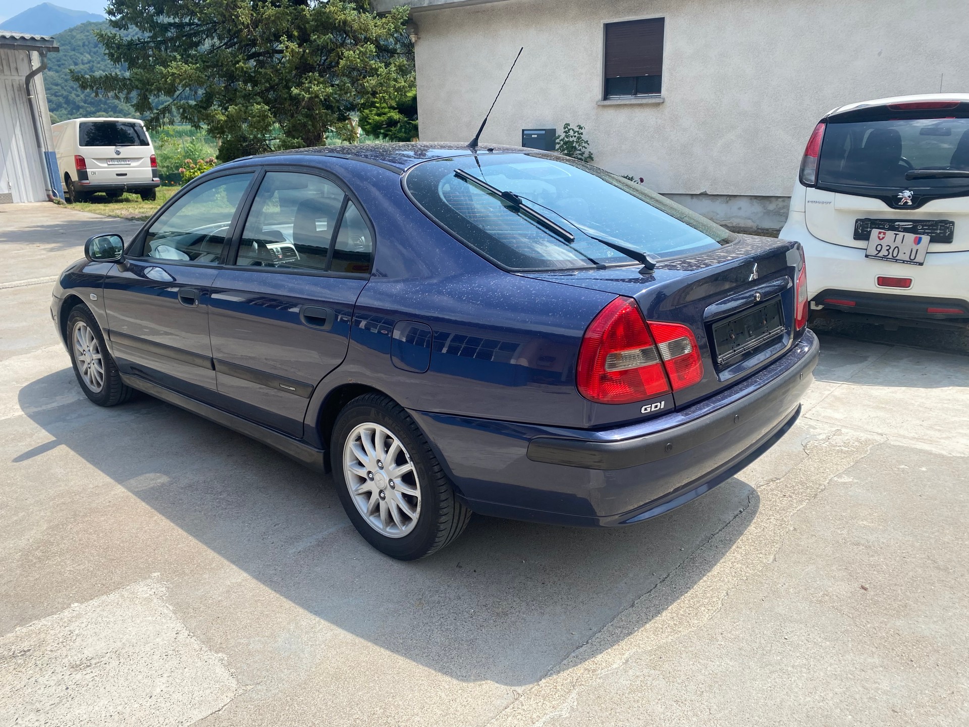 MITSUBISHI CARISMA-image-8