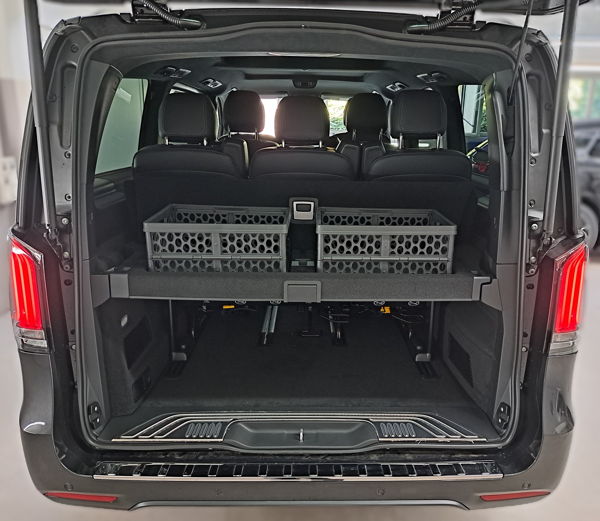 MERCEDES-BENZ V 300 d 4MATIC EXCLUSIVE Swiss Edition 3200mm L-image-3