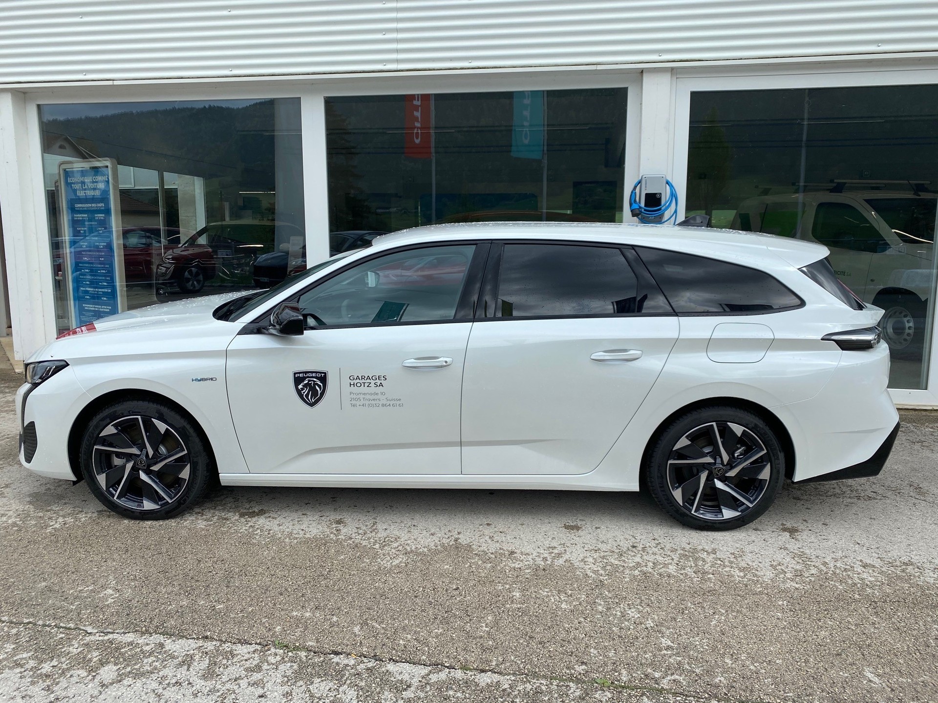 PEUGEOT 308 SW 1.6 PHEV Allure Pack-showroom-element-2