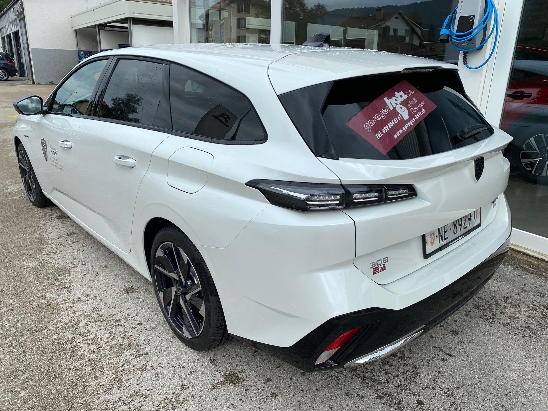 PEUGEOT 308 SW 1.6 PHEV Allure Pack-showroom-element-1