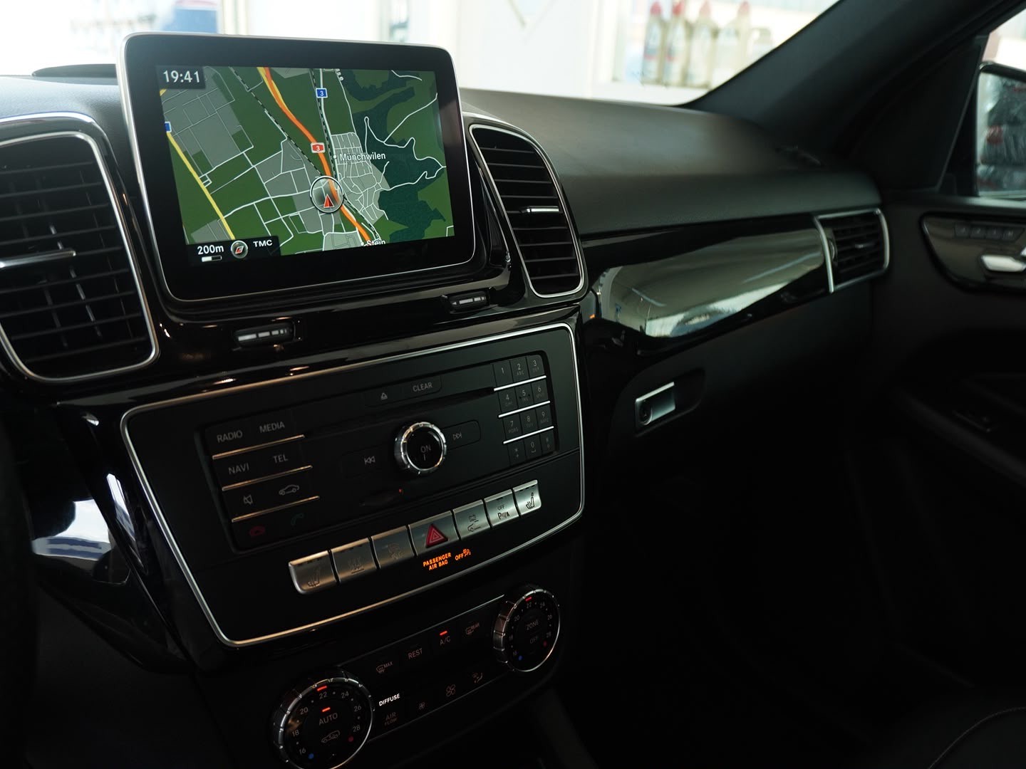 MERCEDES-BENZ GLE 500 e 4Matic 7G-Tronic-showroom-element-2
