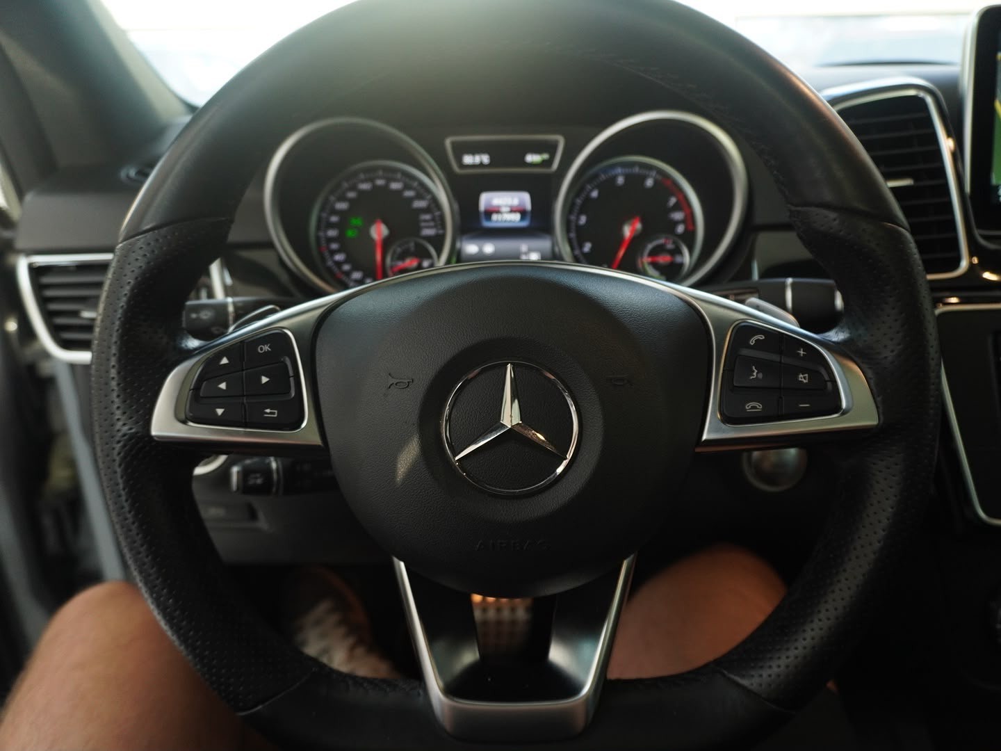 MERCEDES-BENZ GLE 500 e 4Matic 7G-Tronic AMG Line-image-11