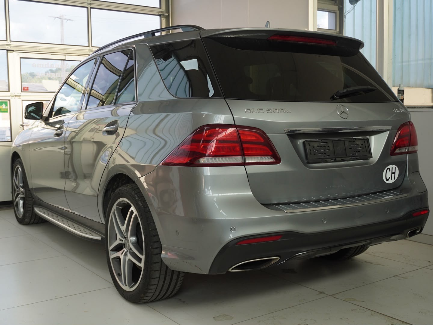 MERCEDES-BENZ GLE 500 e 4Matic 7G-Tronic-showroom-element-1