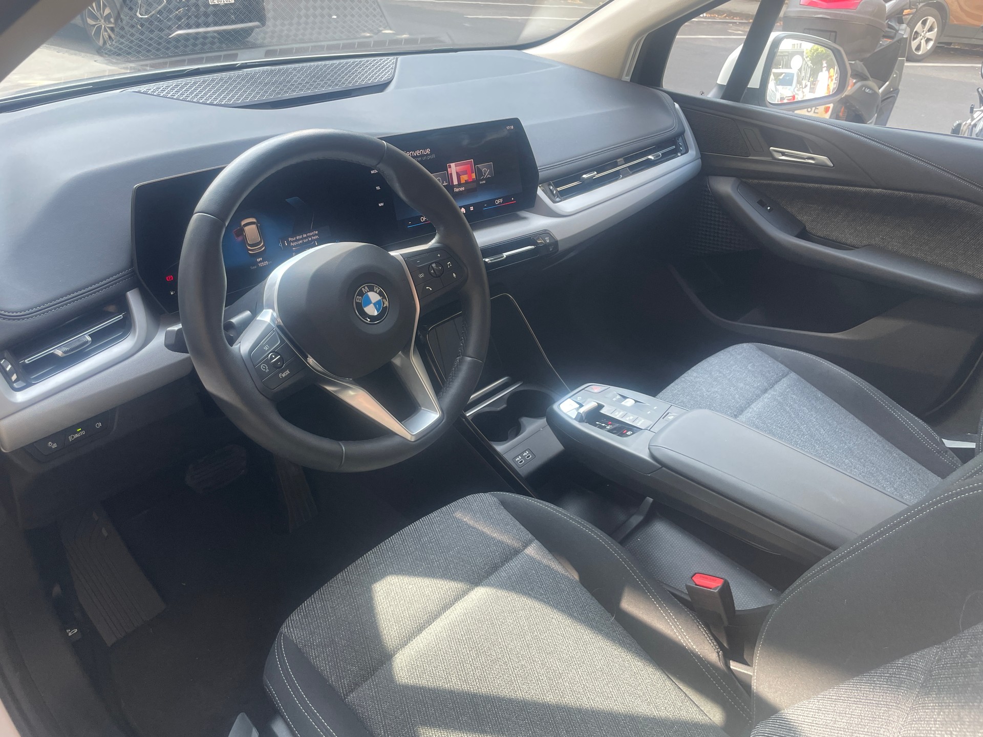 BMW 218i Active Tourer-image-5