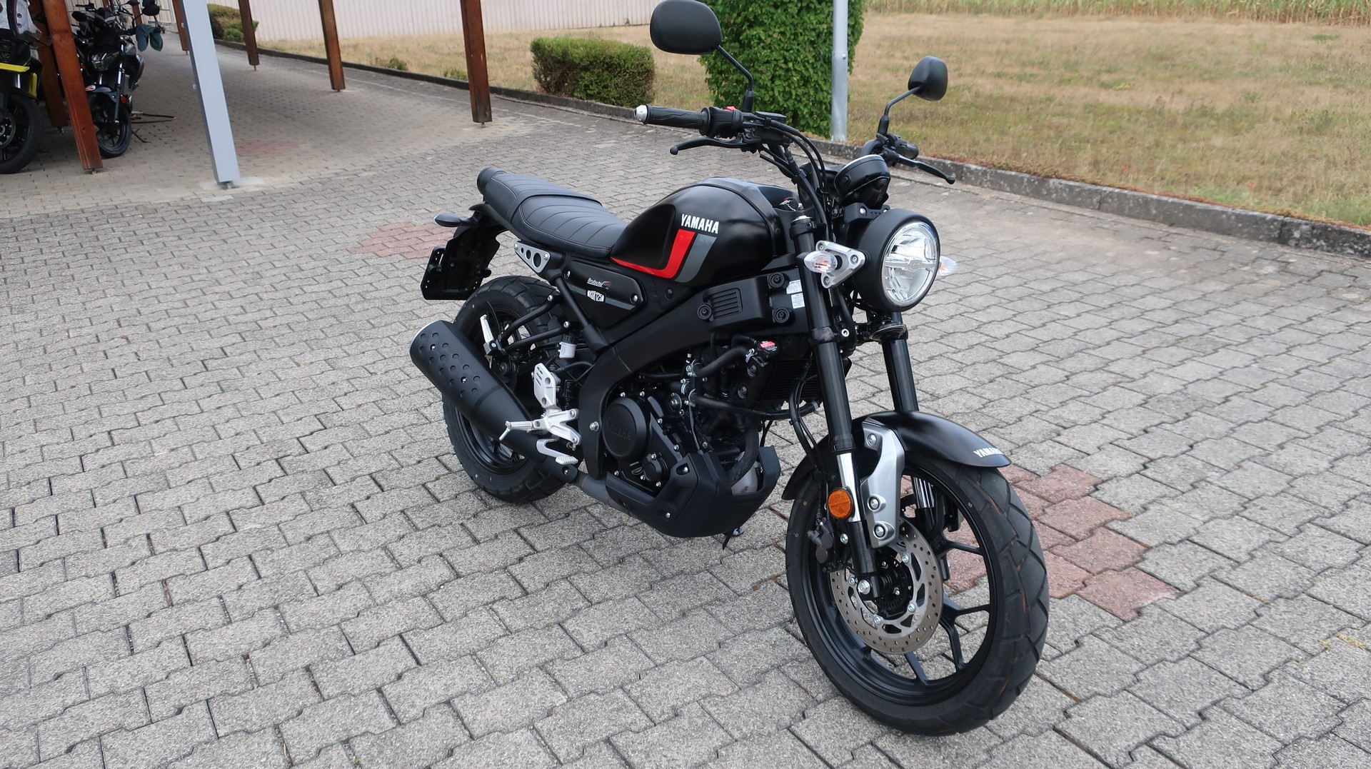 YAMAHA XSR 125-image-3