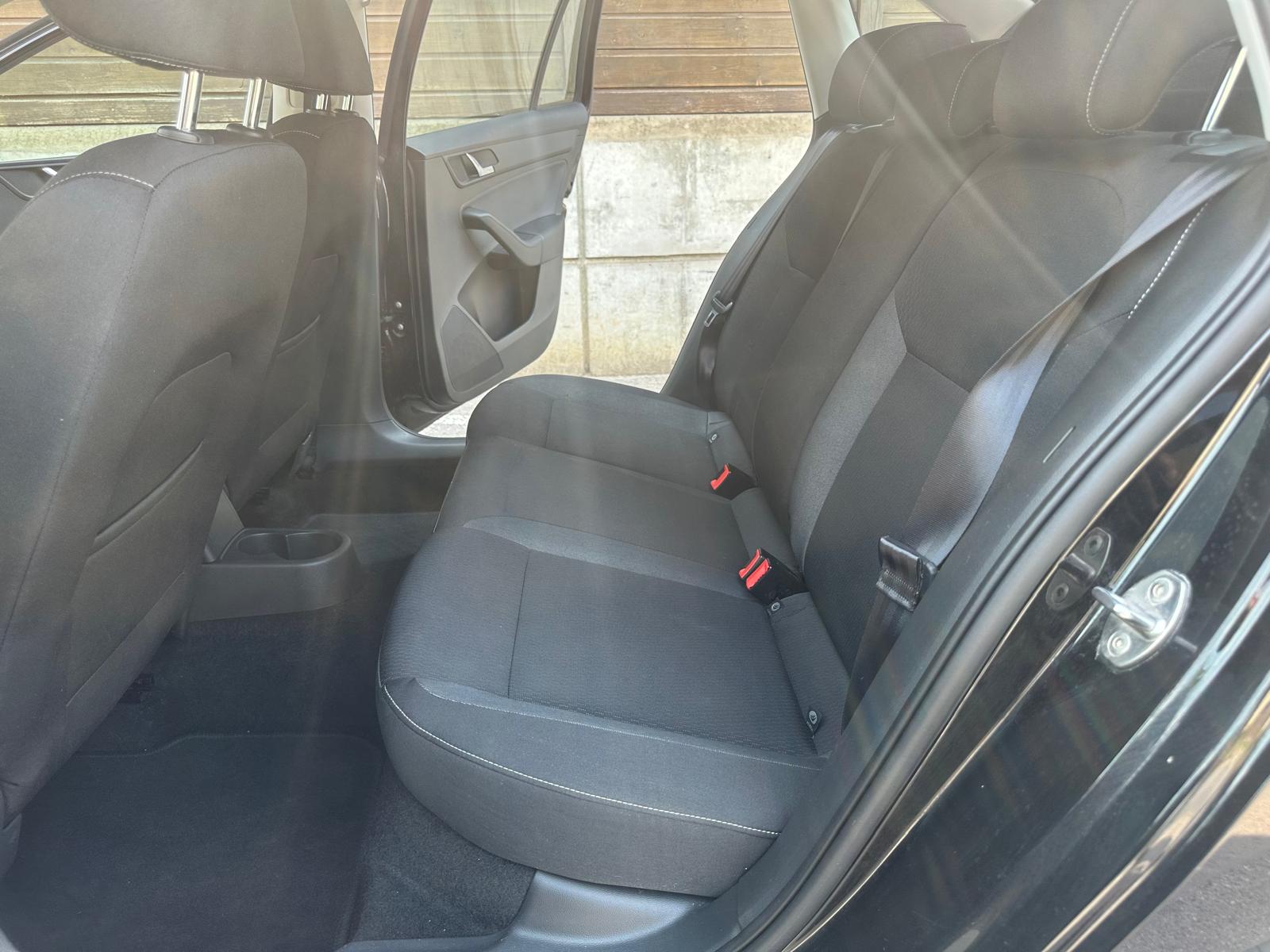 SKODA Rapid Spaceback 1.4 TSI Ambition DSG-image-10