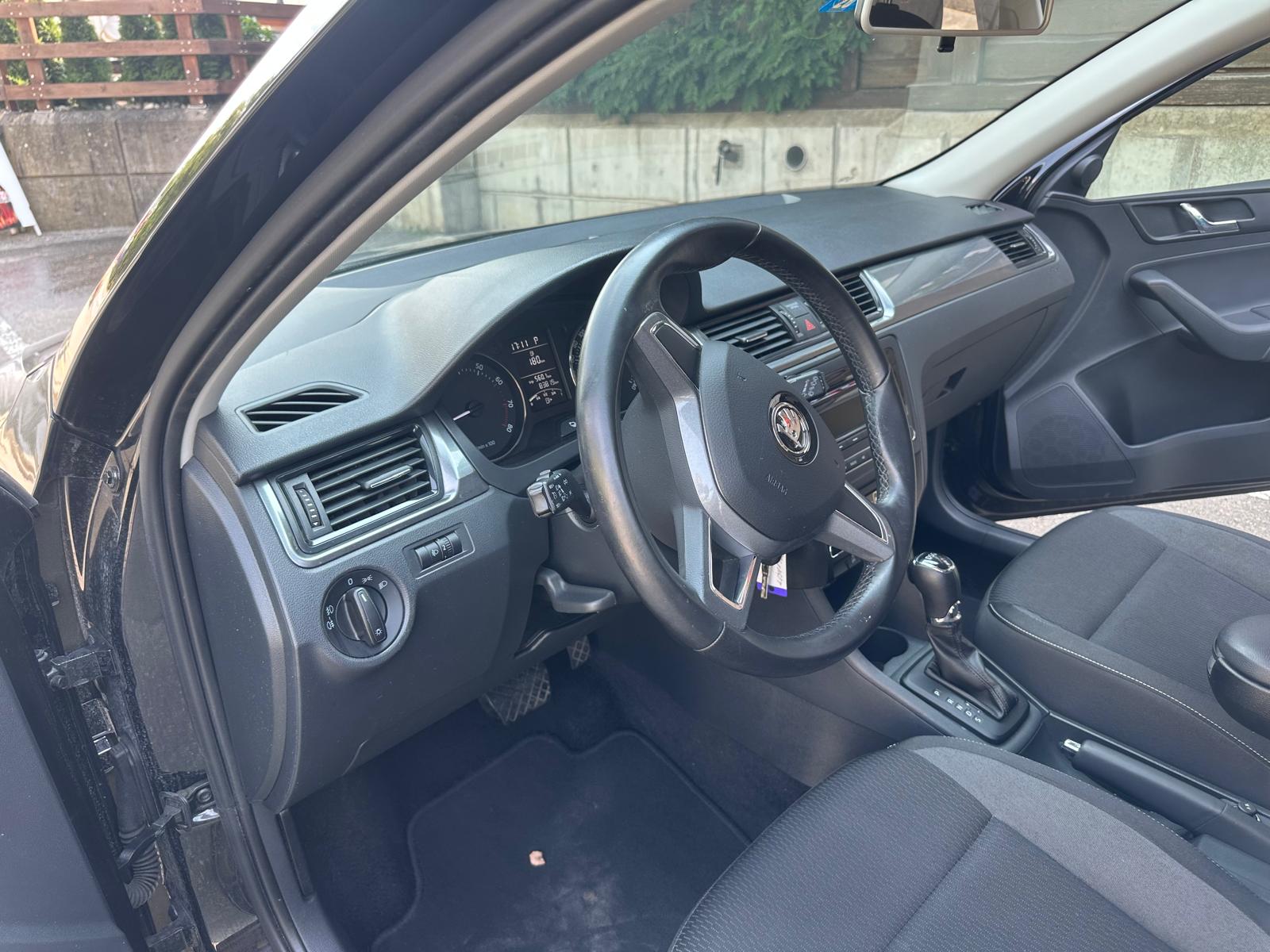 SKODA Rapid Spaceback 1.4 TSI Ambition DSG-image-9