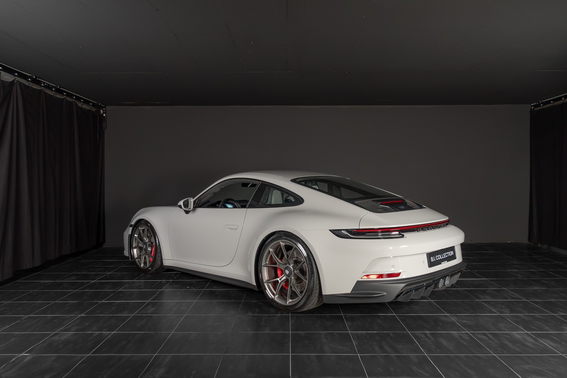 PORSCHE 911 GT3 Touring PDK-image-4