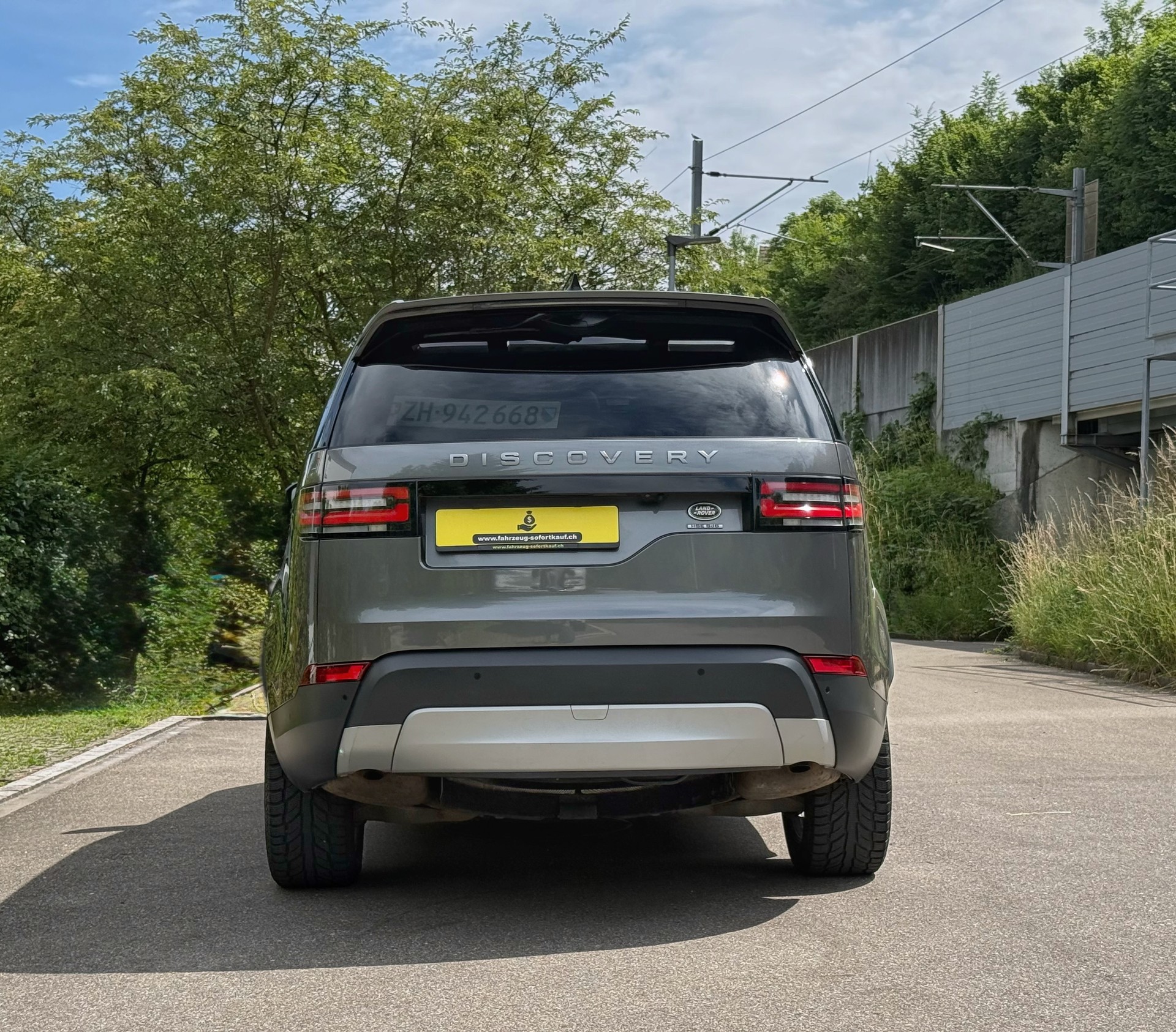 LAND ROVER Discovery 3.0 SDV6 HSE Automatic-image-3